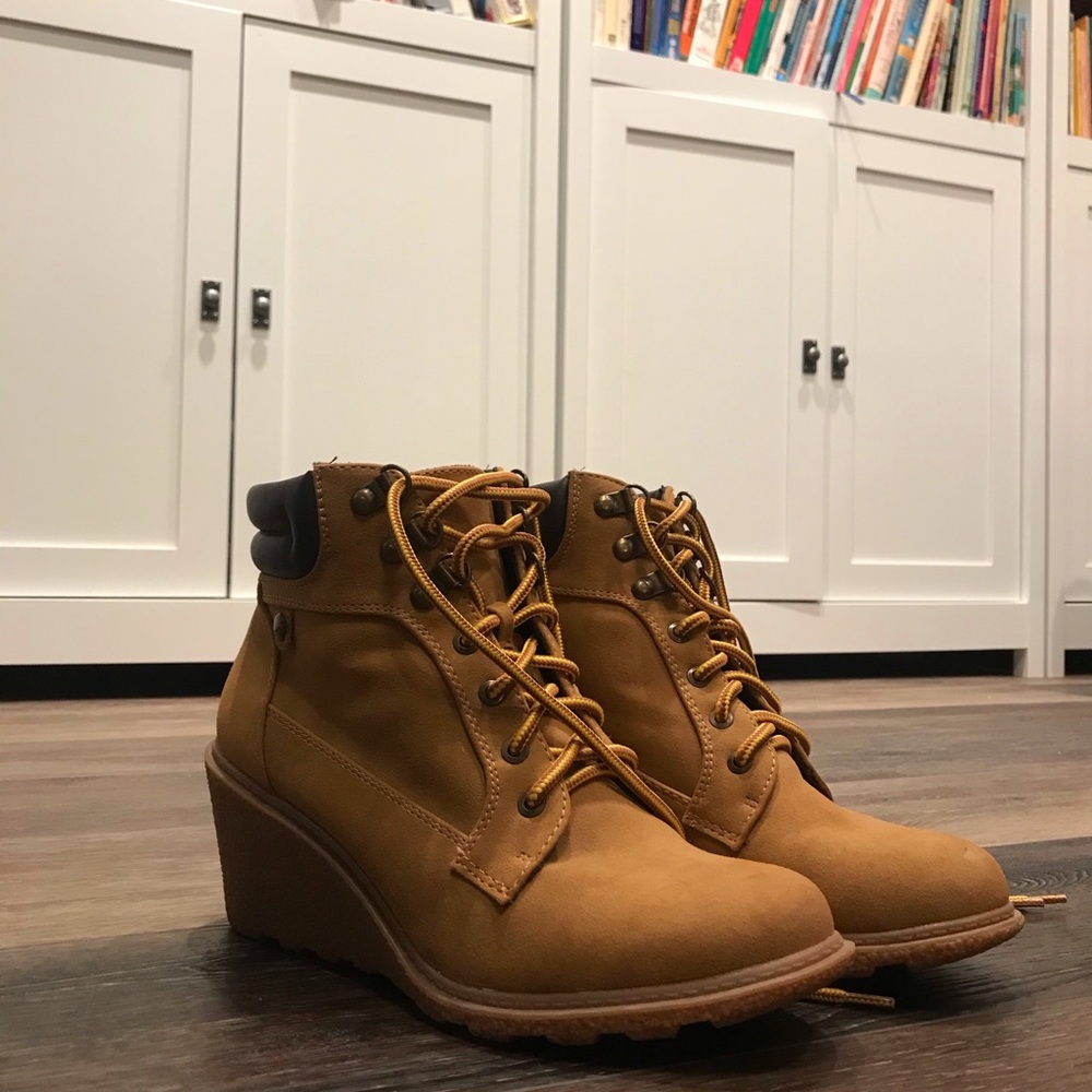 Women’s size 8 Unionbay wedge boots